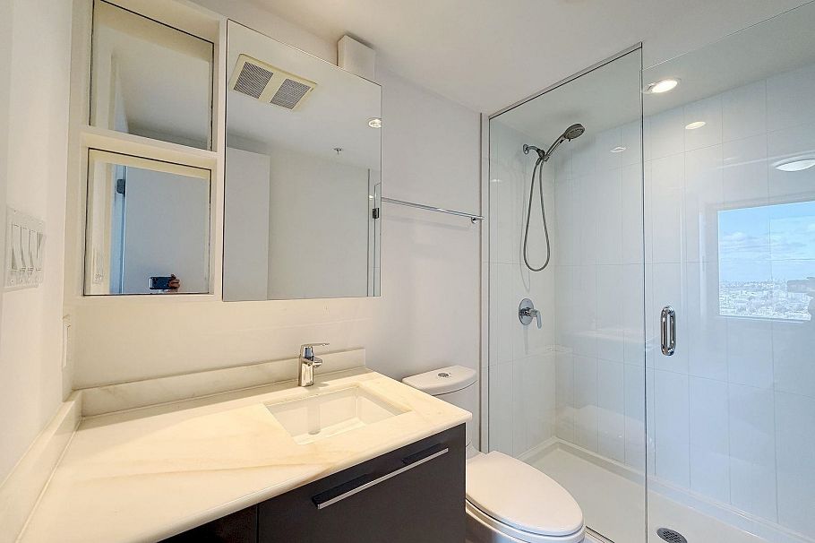 2504 8131 Nunavut Lane Vancouver, BC - 8