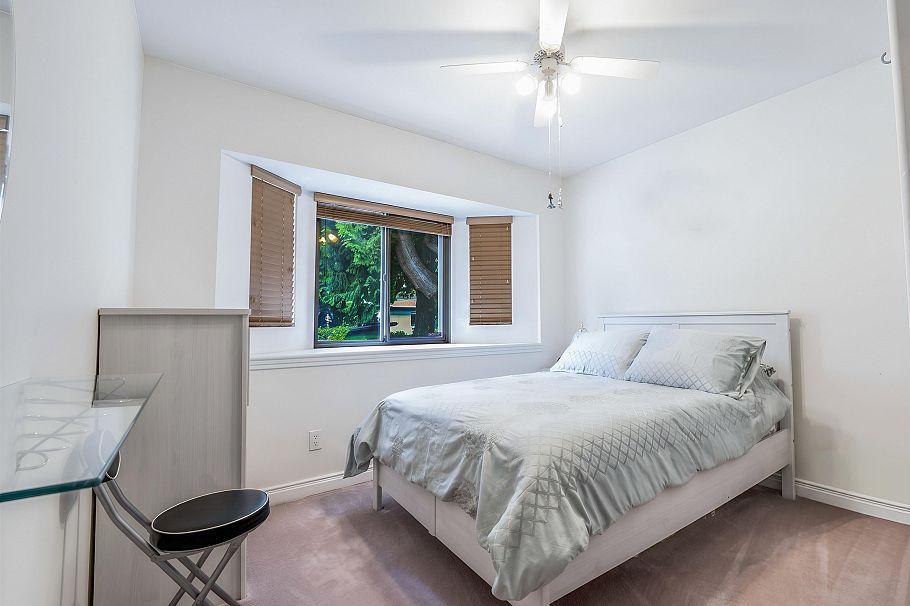 1224 E 14th Street North Vancouver, BC - 16