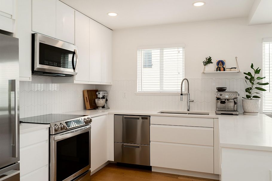 2042 Triumph Street Vancouver, BC - 9