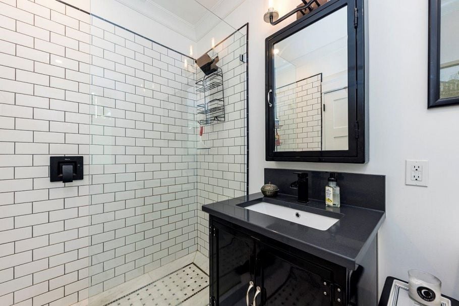 461 E St. James Road North Vancouver, BC - 15