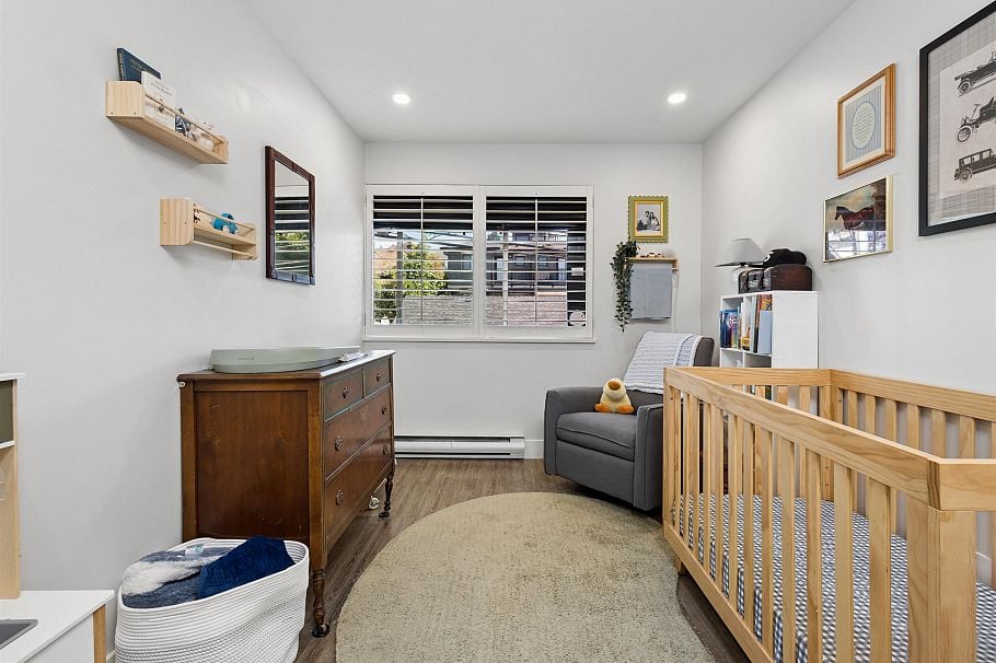 3 270 E 3rd Street North Vancouver, BC - 12