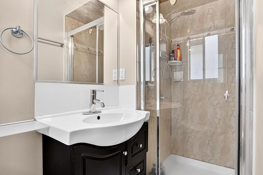 2871 E 18th Avenue Vancouver, BC - 12