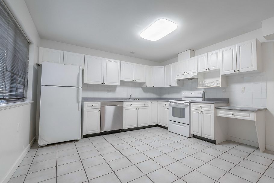 1224 E 14th Street North Vancouver, BC - 18