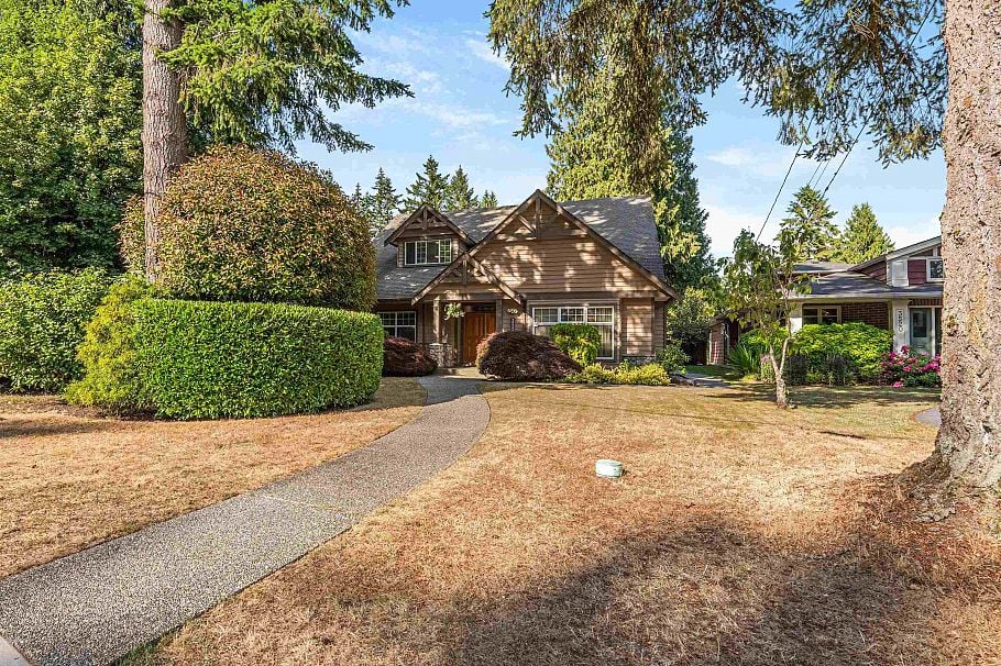 3538 Bluebonnet Road North Vancouver, BC - 2