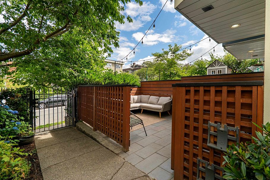 2042 Triumph Street Vancouver, BC - 2