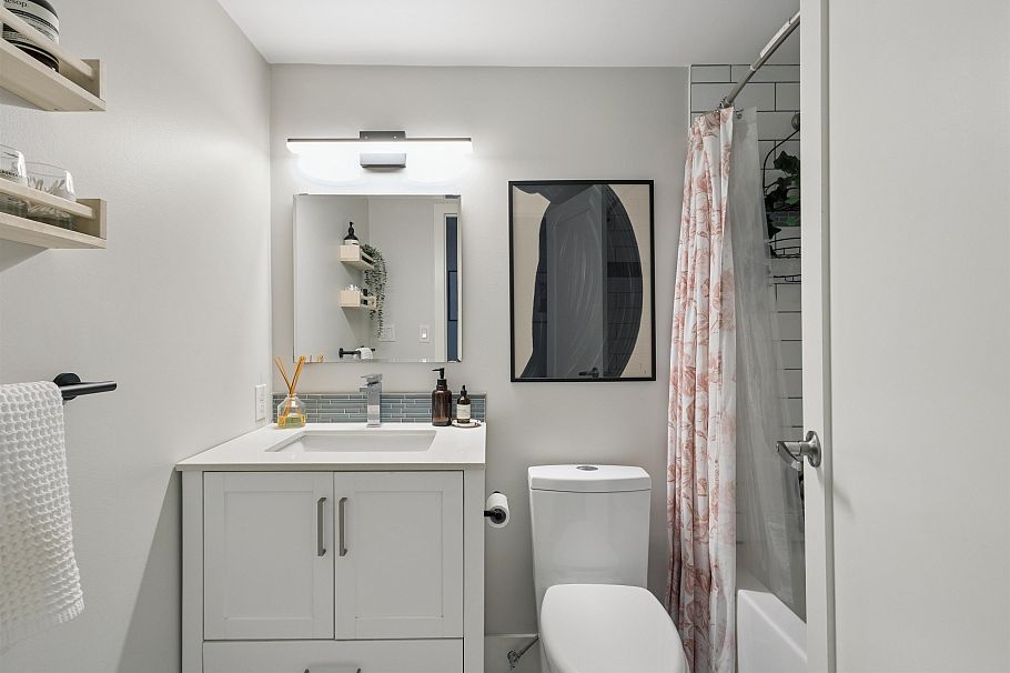 3 270 E 3rd Street North Vancouver, BC - 13