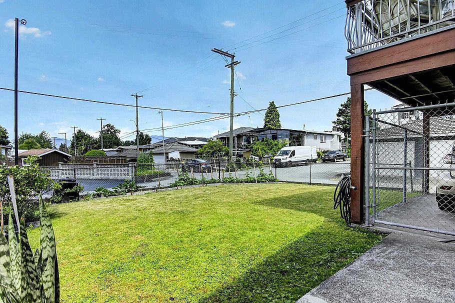 2871 E 18th Avenue Vancouver, BC - 18