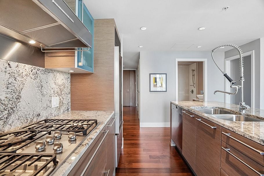 3305 1111 Alberni Street Vancouver, BC - 12
