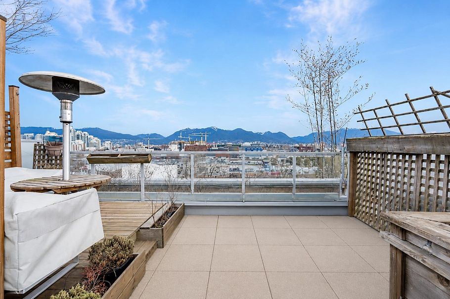 708 384 E 1st Avenue Vancouver, BC - 1