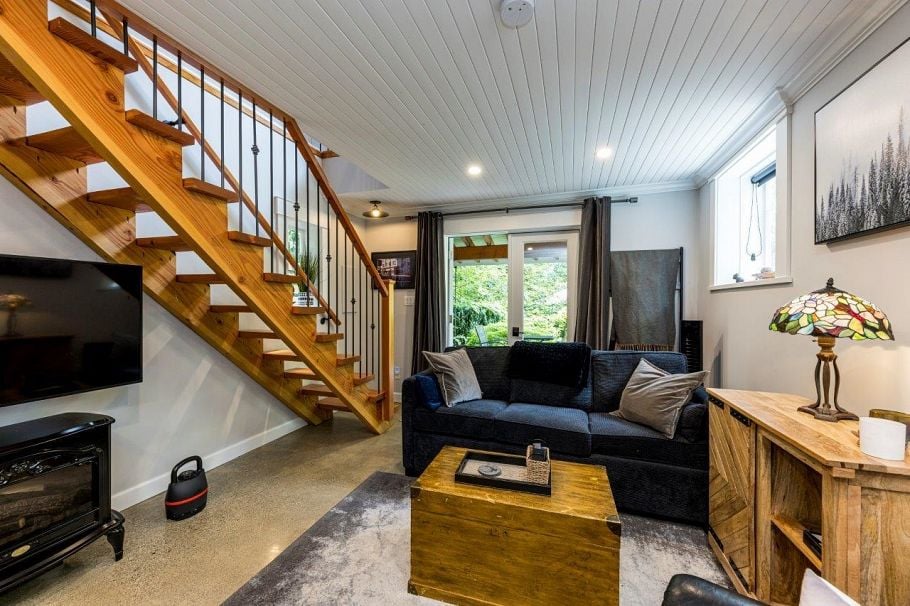 461 E St. James Road North Vancouver, BC - 27