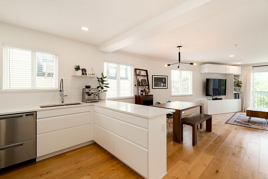 2042 Triumph Street Vancouver, BC - 11