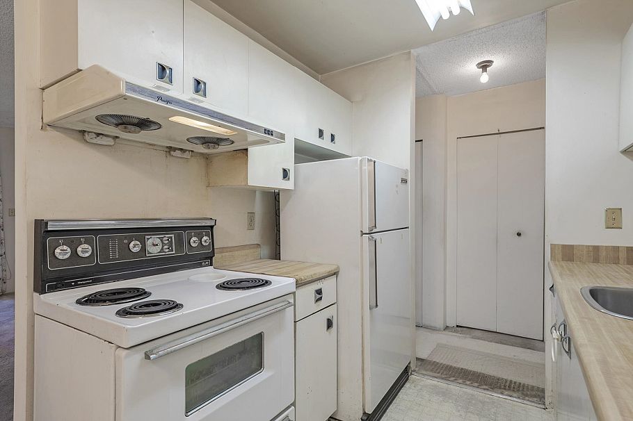 115 1440 E Broadway Street Vancouver, BC - 3