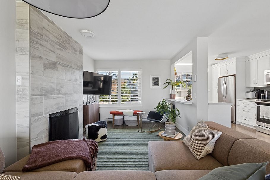 3 270 E 3rd Street North Vancouver, BC - 5