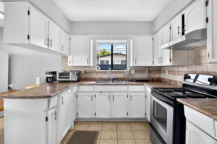 2871 E 18th Avenue Vancouver, BC - 5