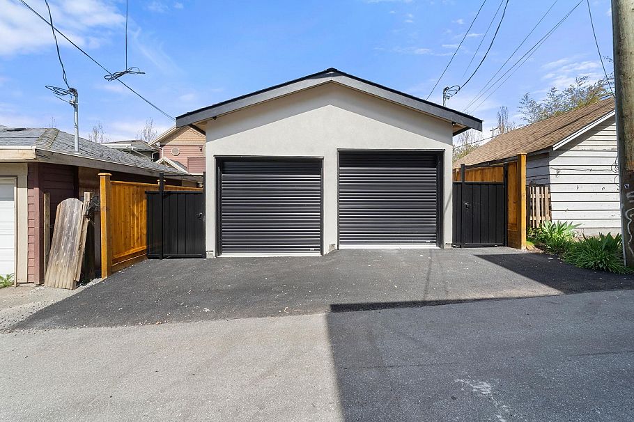 1 1582 E 2nd Avenue Vancouver, BC - 5