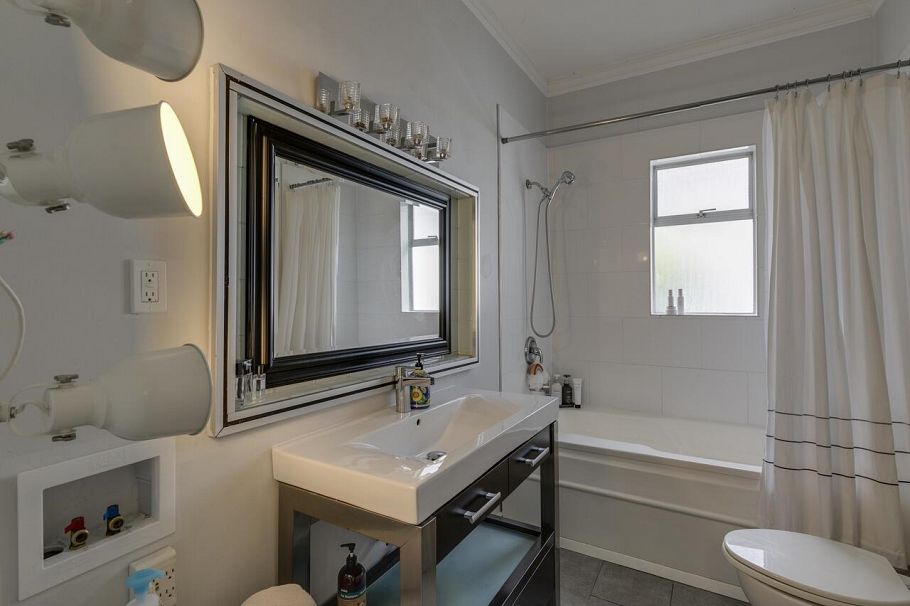 1577 E 26th Avenue Vancouver, BC - 25