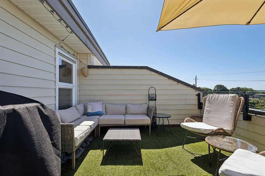 3 270 E 3rd Street North Vancouver, BC - 21