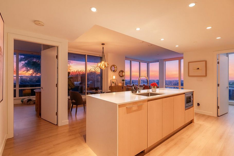 706 1500 Fern Street North Vancouver, BC - 3