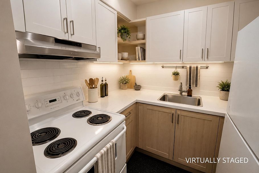 211 1440 E Broadway Vancouver, BC - 2
