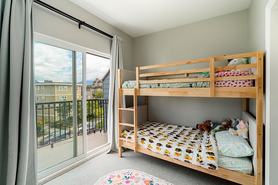 2042 Triumph Street Vancouver, BC - 35