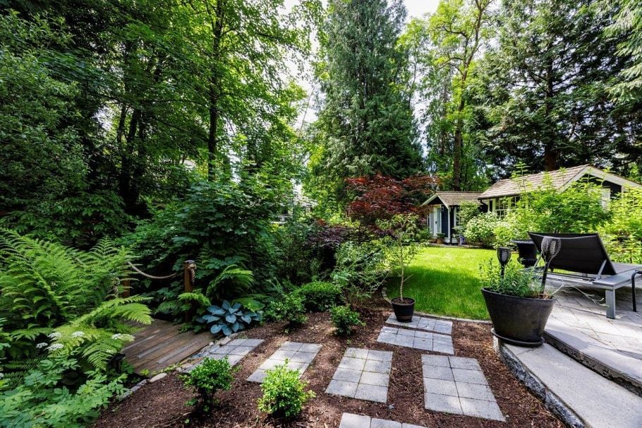 461 E St. James Road North Vancouver, BC - 40
