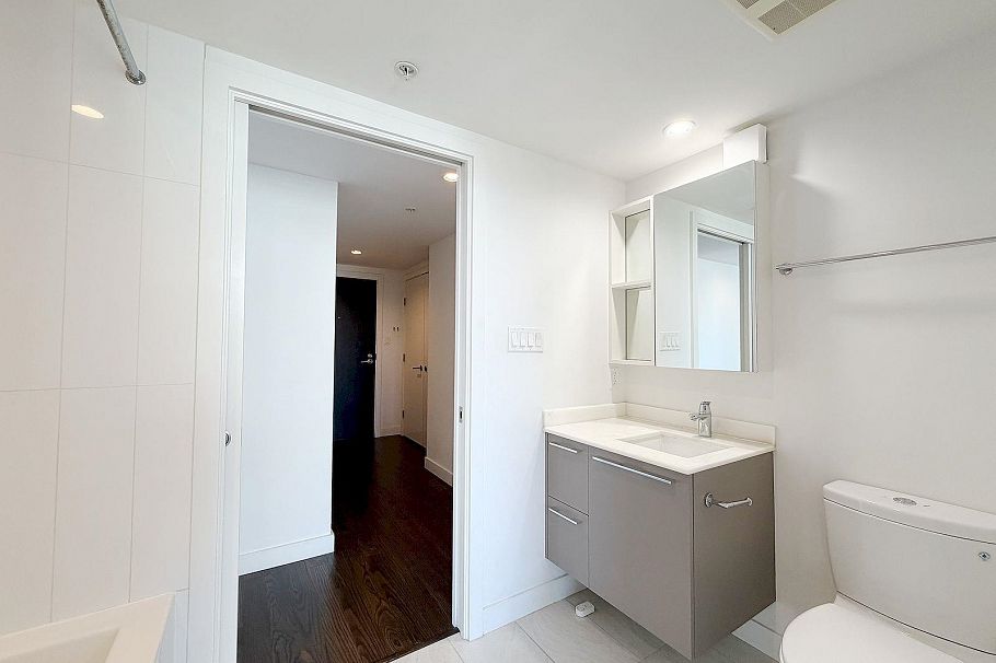 2504 8131 Nunavut Lane Vancouver, BC - 5