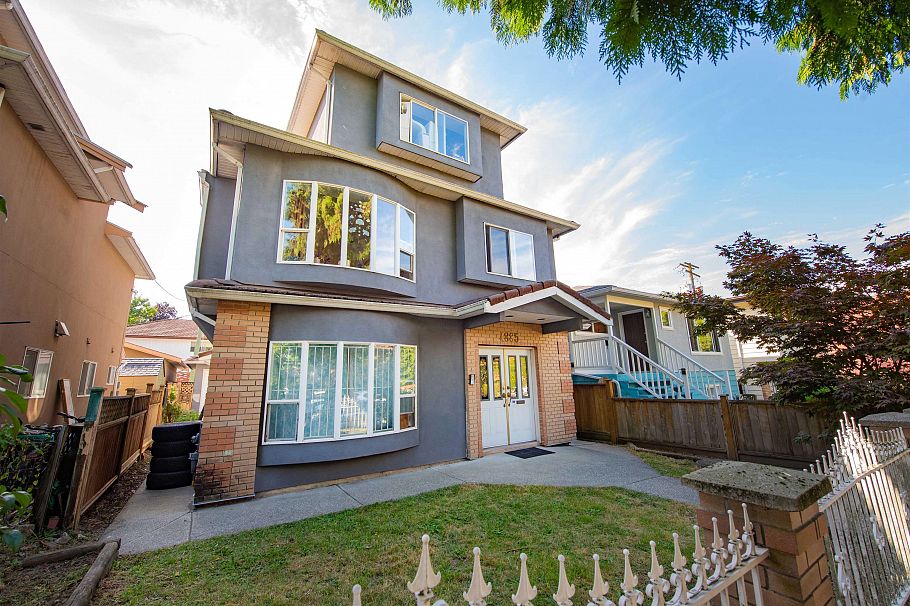 4885 Baldwin Street Vancouver, BC - 1
