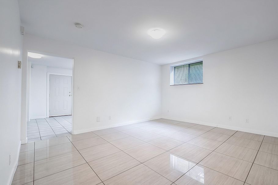 1224 E 14th Street North Vancouver, BC - 14
