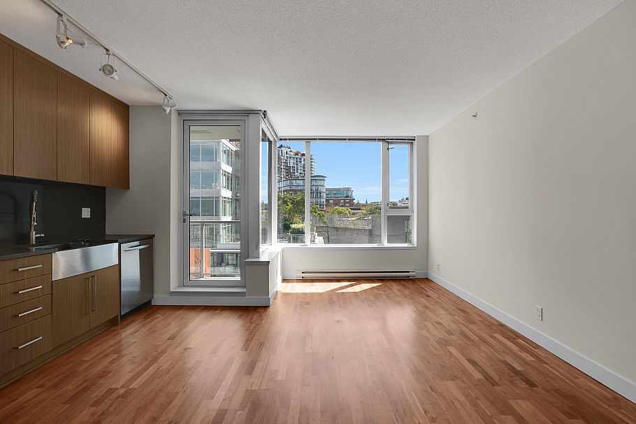 803 251 E 7th Avenue Vancouver, BC - 4