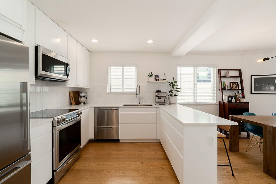 2042 Triumph Street Vancouver, BC - 10