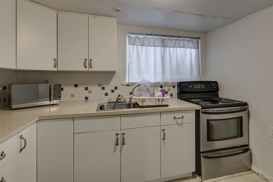 1577 E 26th Avenue Vancouver, BC - 32
