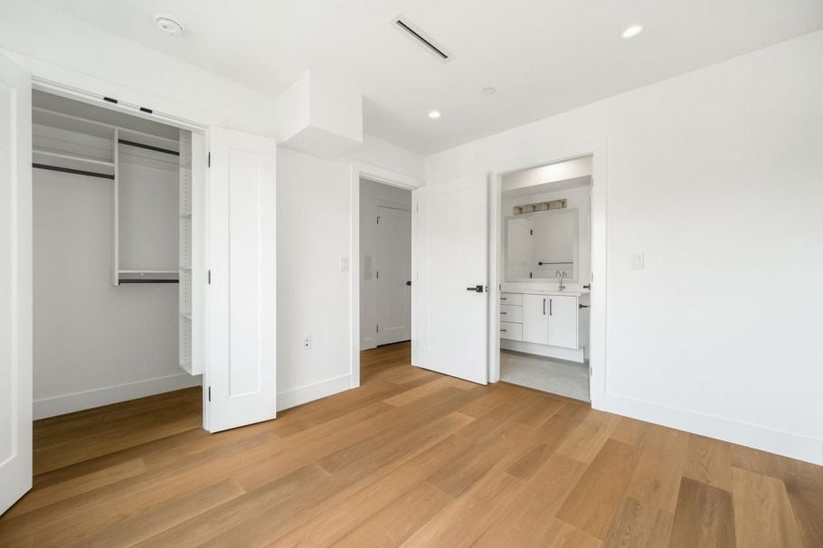1 950 W 17th Avenue Vancouver, BC - 30