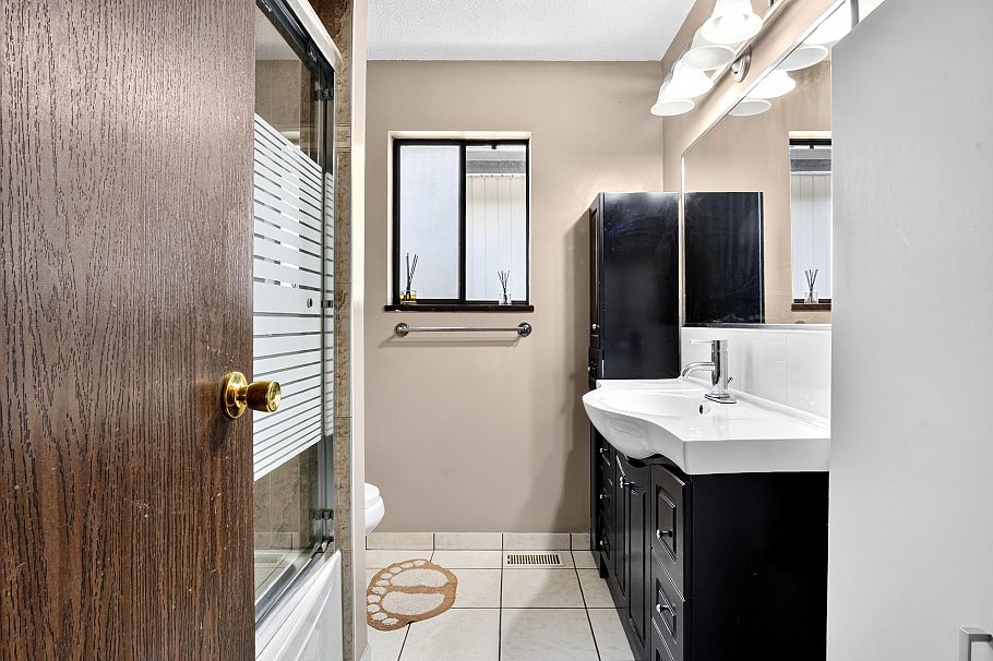 2871 E 18th Avenue Vancouver, BC - 11