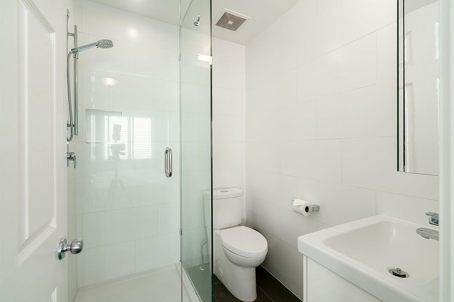 2042 Triumph Street Vancouver, BC - 32