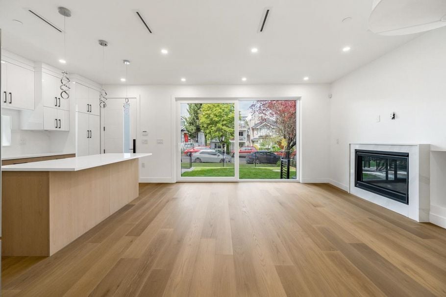 1 950 W 17th Avenue Vancouver, BC - 5