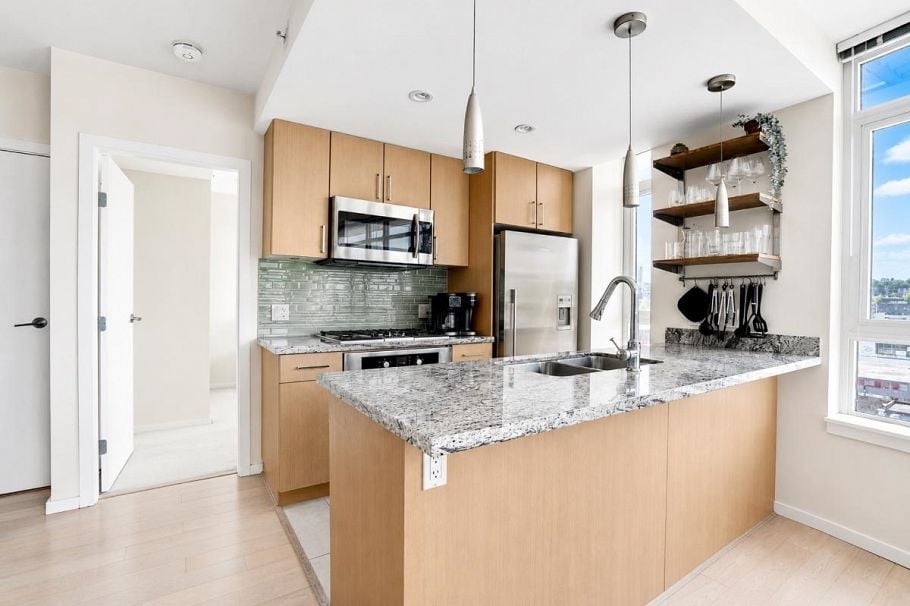 1102 89 W 2nd Avenue Vancouver, BC - 2