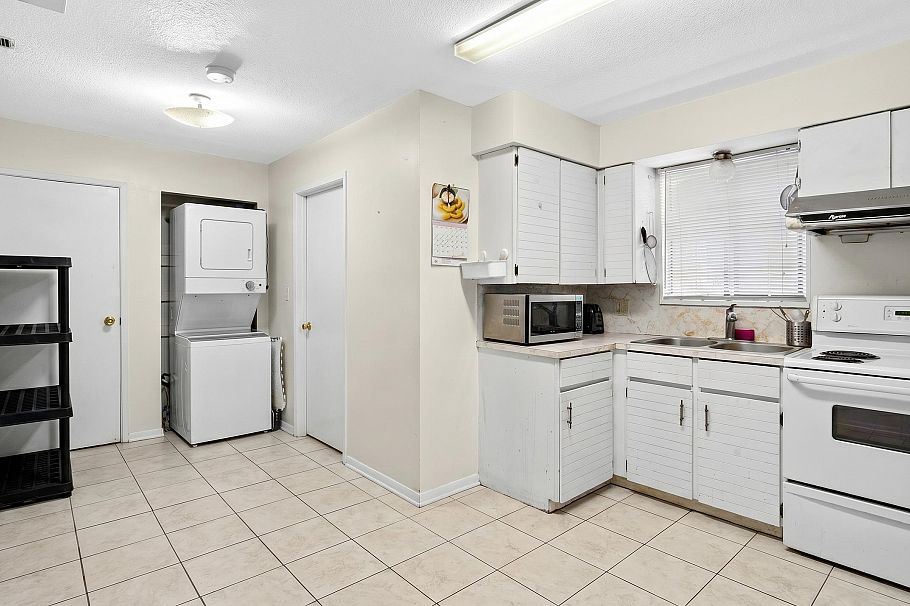 2871 E 18th Avenue Vancouver, BC - 14
