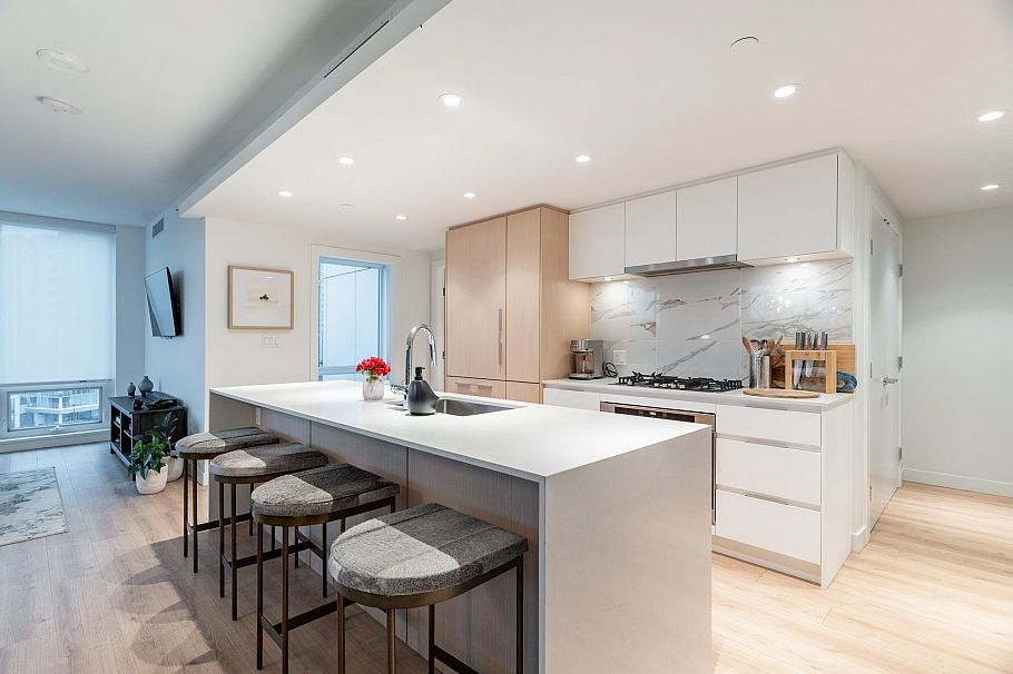 706 1500 Fern Street North Vancouver, BC - 9