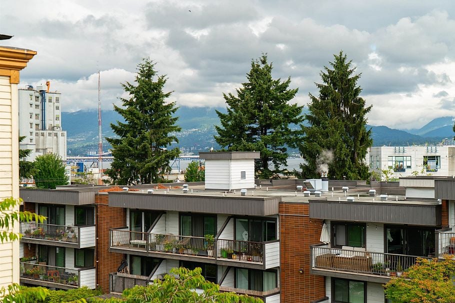 2042 Triumph Street Vancouver, BC - 26