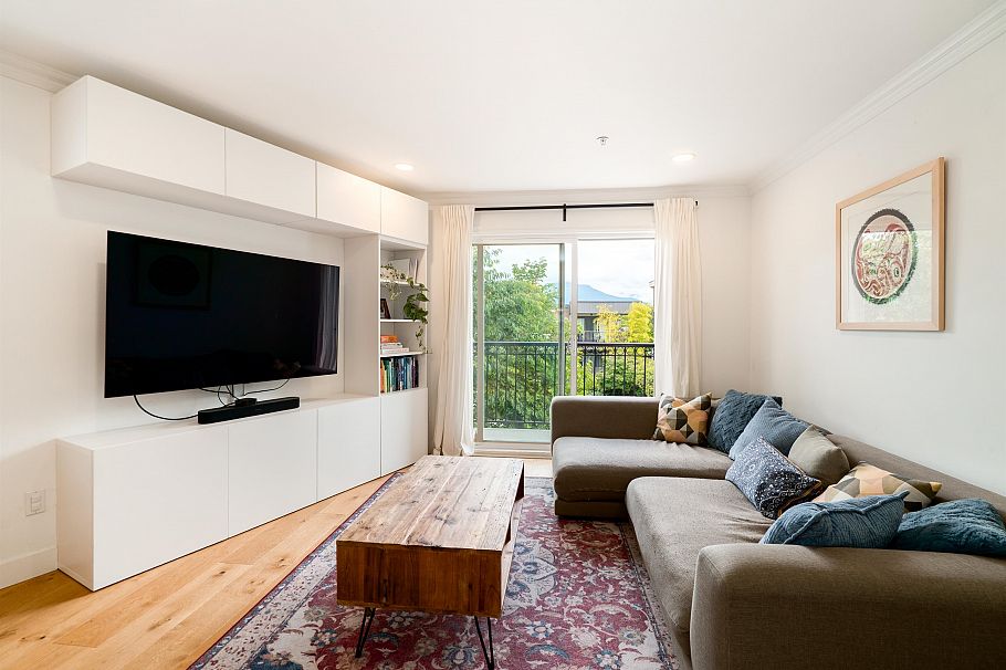 2042 Triumph Street Vancouver, BC - 24