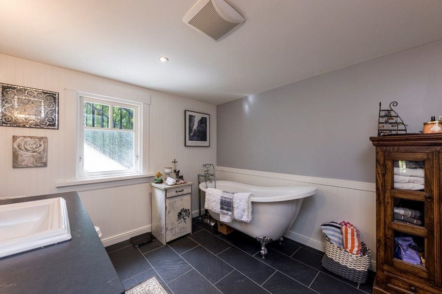 461 E St. James Road North Vancouver, BC - 23