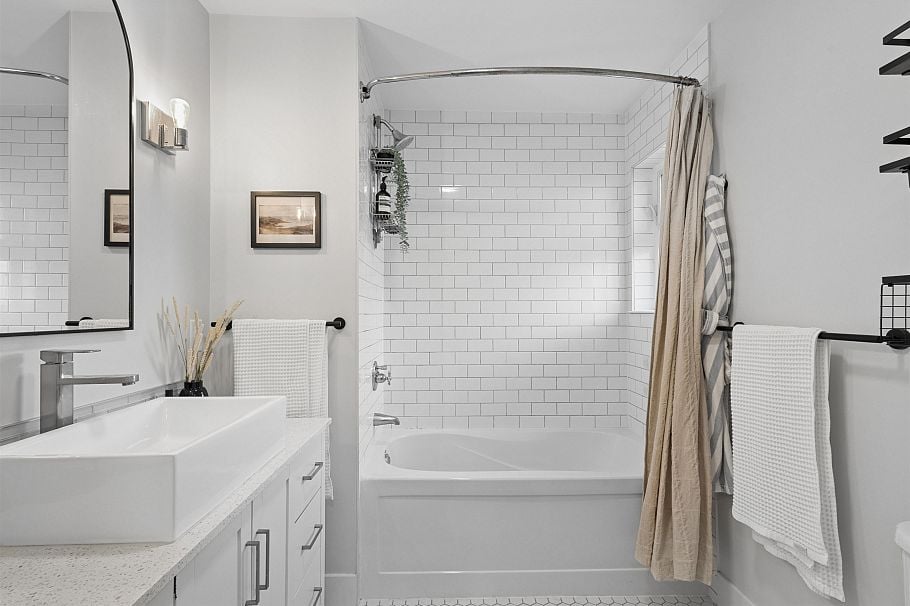 3 270 E 3rd Street North Vancouver, BC - 9