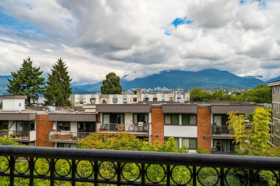 2042 Triumph Street Vancouver, BC - 37