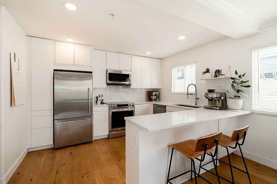 2042 Triumph Street Vancouver, BC - 12
