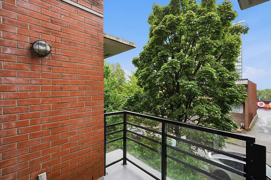 288 E 11 Avenue Vancouver, BC - 32