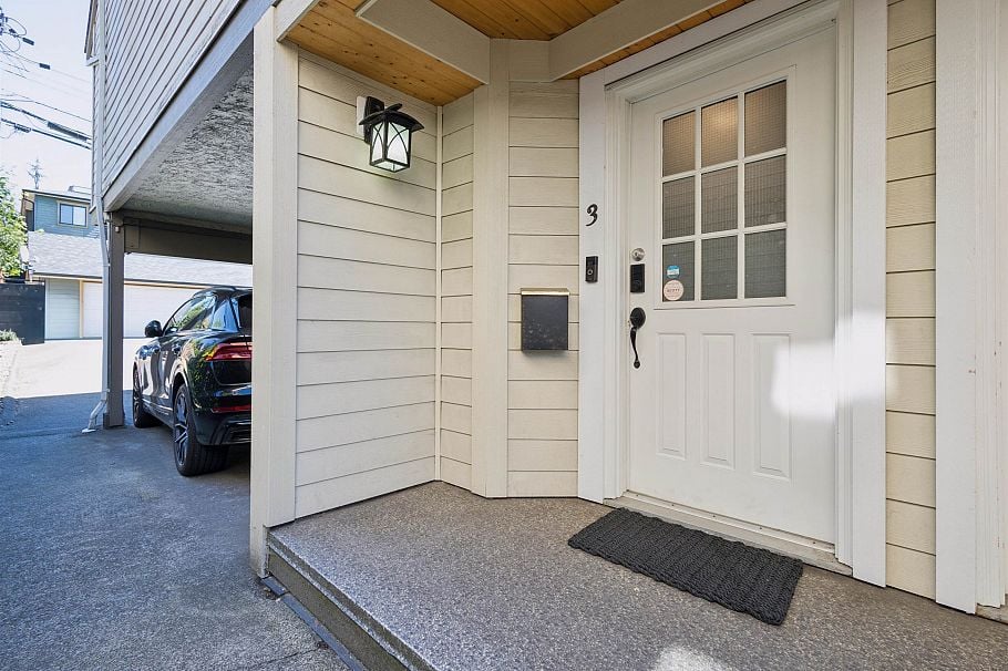 3 270 E 3rd Street North Vancouver, BC - 25