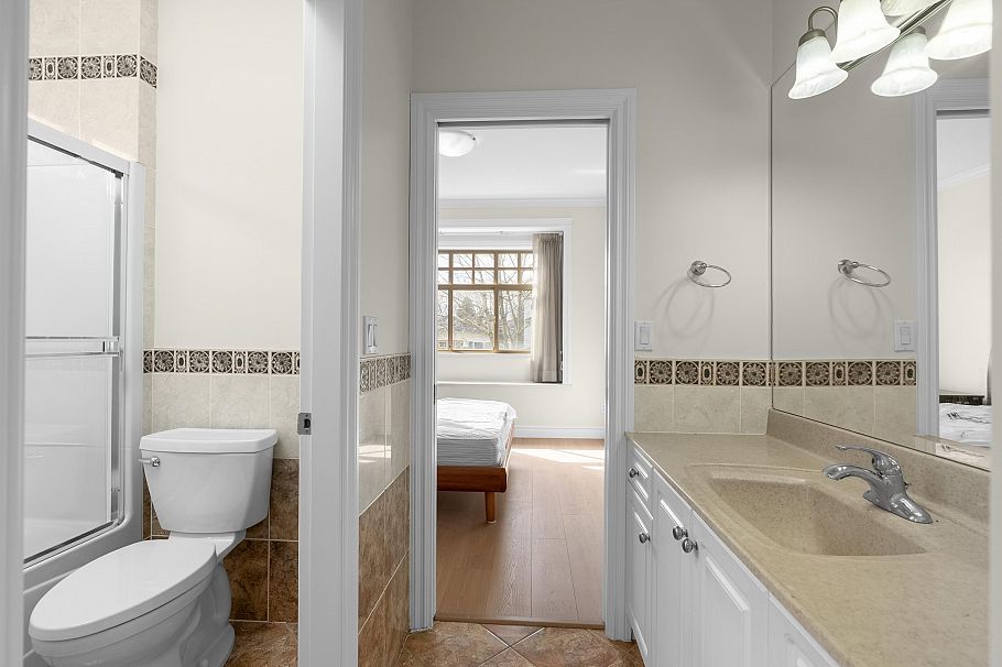8038 Selkirk Street Vancouver, BC - 20