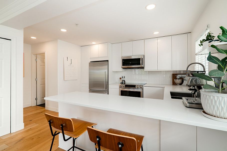 2042 Triumph Street Vancouver, BC - 13