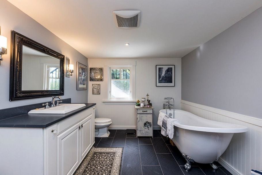 461 E St. James Road North Vancouver, BC - 21
