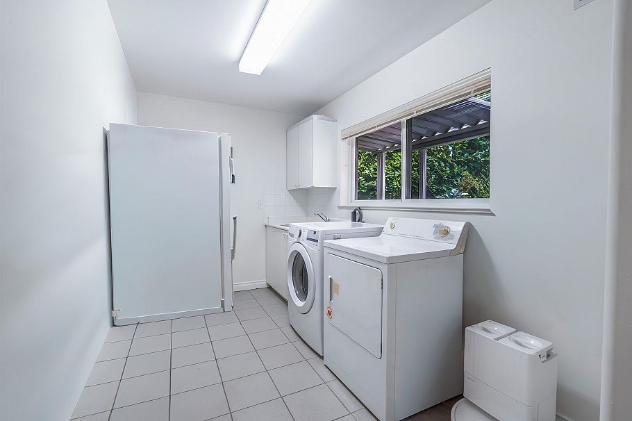 1224 E 14th Street North Vancouver, BC - 17